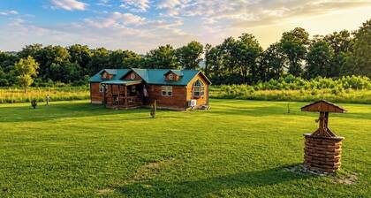 Cozy cabin in Hocking Hills, Wifi, close to all attractions of Oldman cave .