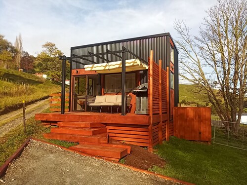 Tiny House In the Hills - 6 min from Town - Wi-Fi - Rural