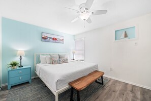 1 dormitorio, tabla de planchar con plancha, wifi y ropa de cama