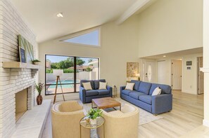 Smart TV, ping pong - {On IMG Golf Course! WAFFLE BAR/Pool/GameRoom/Beach Gear++ (Bradenton)