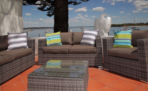 Beach house on the waterfront of Soldiers Point!