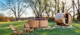 Hocking Hills Retreat with Sauna, Hot Tub, Movie Theater, Fire Pit 