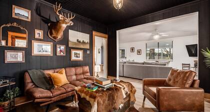 Hocking Hills Retreat with Sauna, Hot Tub, Movie Theater, Fire Pit