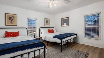 6 bedrooms, iron/ironing board, WiFi, bed sheets