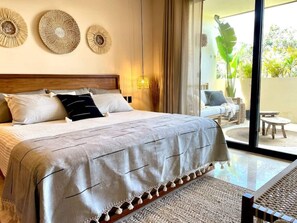 3 bedrooms, desk, iron/ironing board, free WiFi