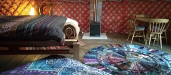 Champsac - Yurt - Sleeps 4 - Parking - Garden