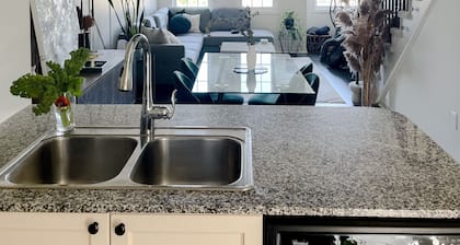 Modern Port Union Townhouse - Port Union Paradise