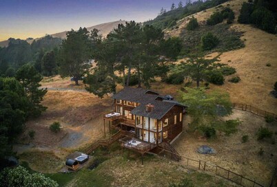 Sweeping Views, Private Deck,  Outdoor Spa, Unit #2