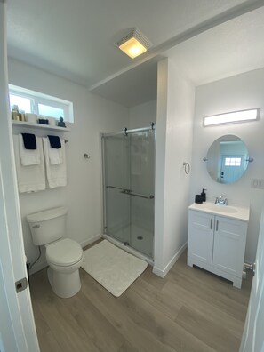 Dusche, Handtücher, Seife, Shampoo