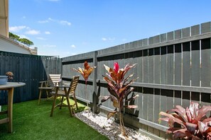 Outdoor dining -  Exceptional modern three bedroom townhouse with water on both sides.  (Tin Can Bay)