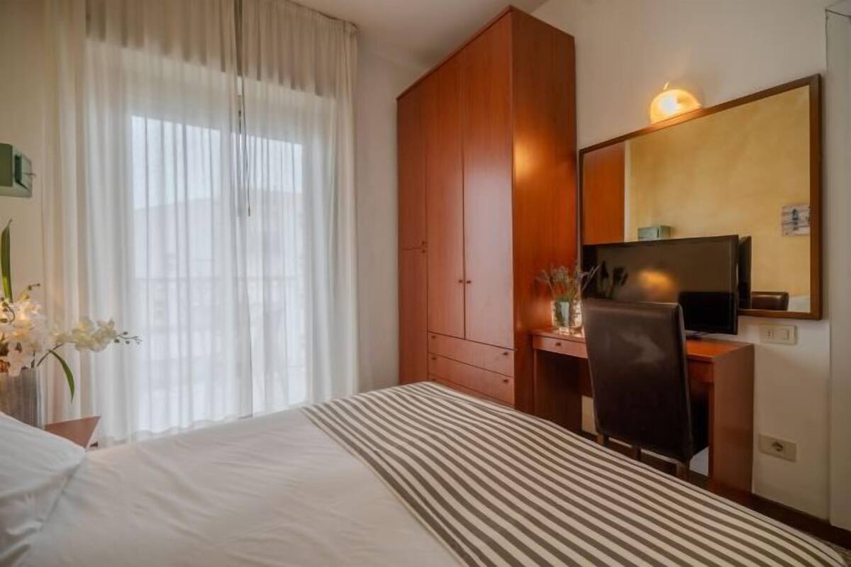 Free cribs/infant beds, free WiFi, bed sheets