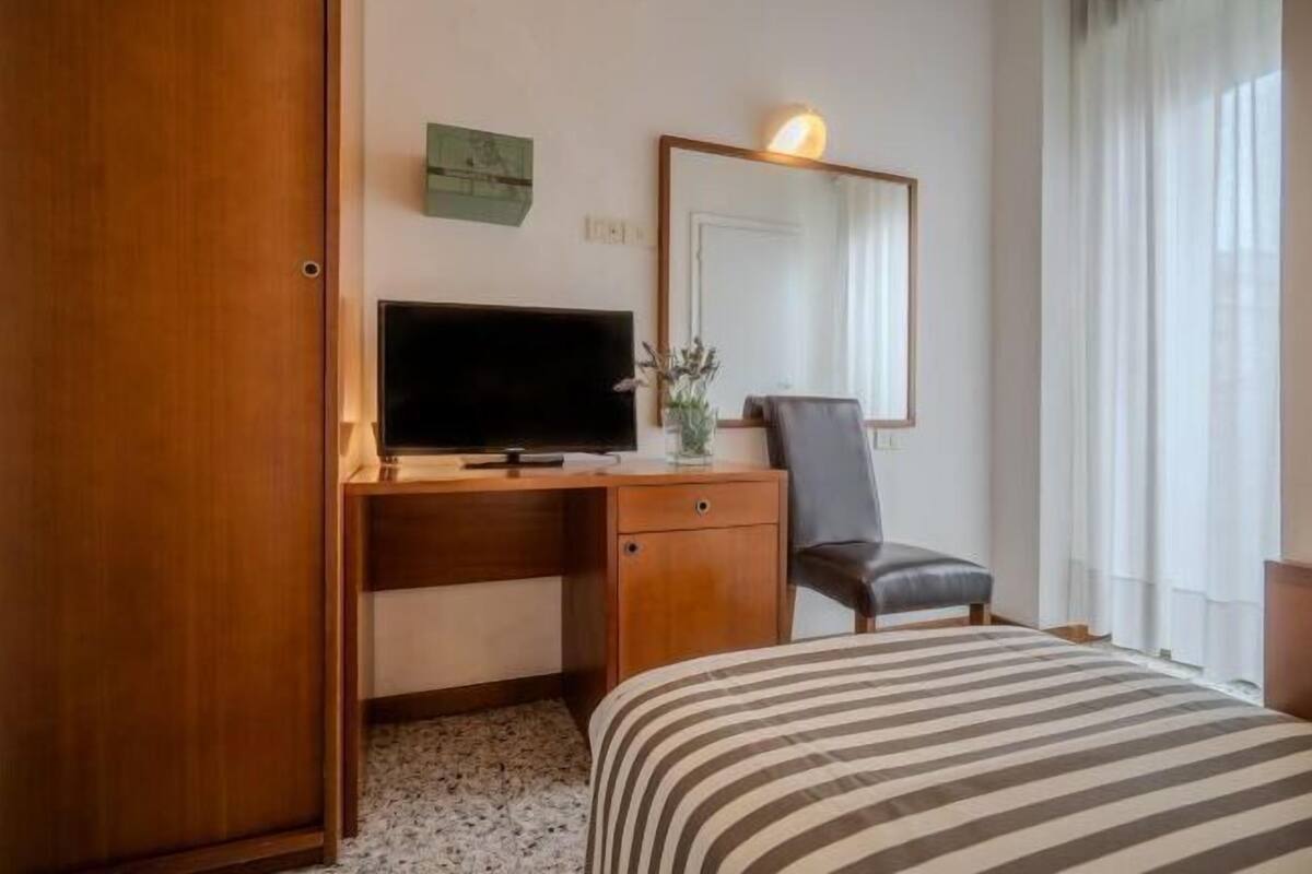 Free cribs/infant beds, free WiFi, bed sheets