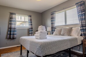 2 عدّة غرف نوم وواي فاي مجانًا وملاءات أسرّة