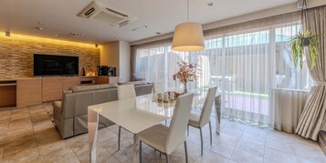 Premium Room | Individually decorated, individually furnished, soundproofing, free WiFi