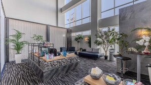 A modern lobby with a reception desk, seating area, and large windows. - HOTEL felice Osaka Itami airport (Toyonaka)