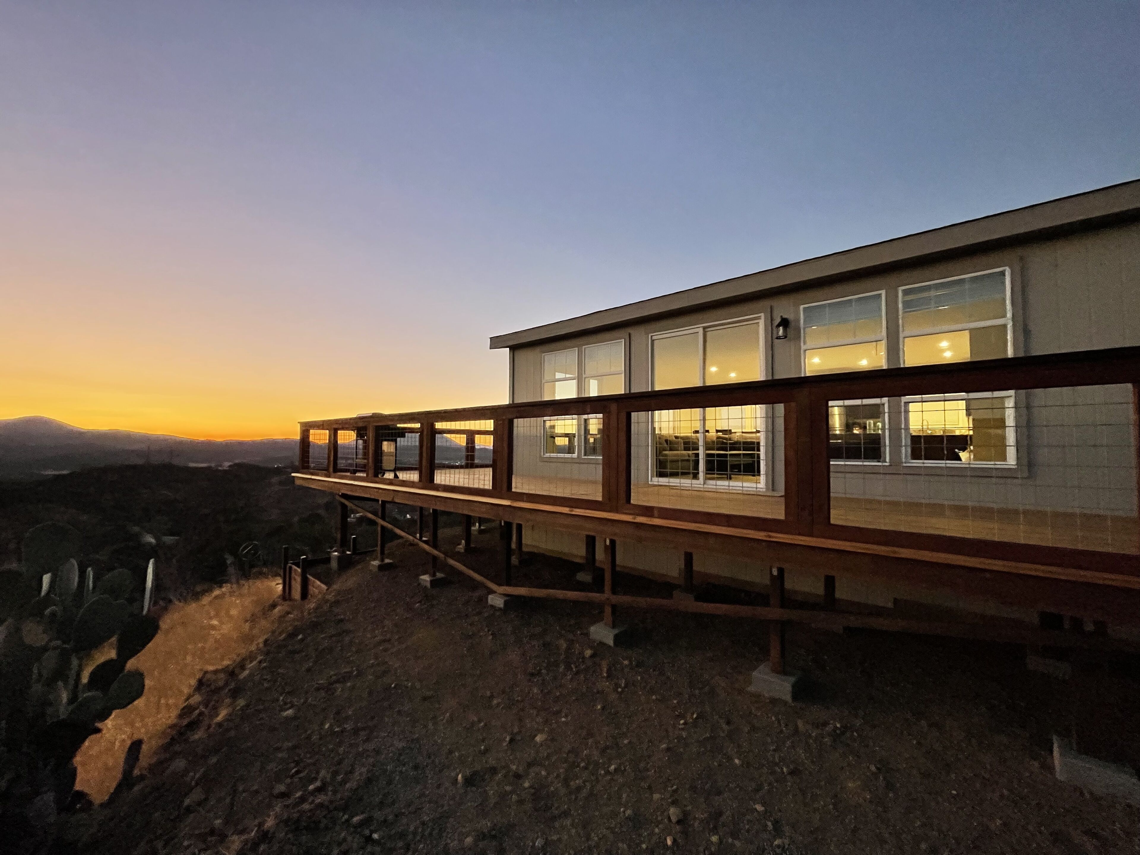 Lake County Hilltop Getaway, stargazers delight!