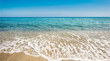 Una spiaggia nelle vicinanze, pesca