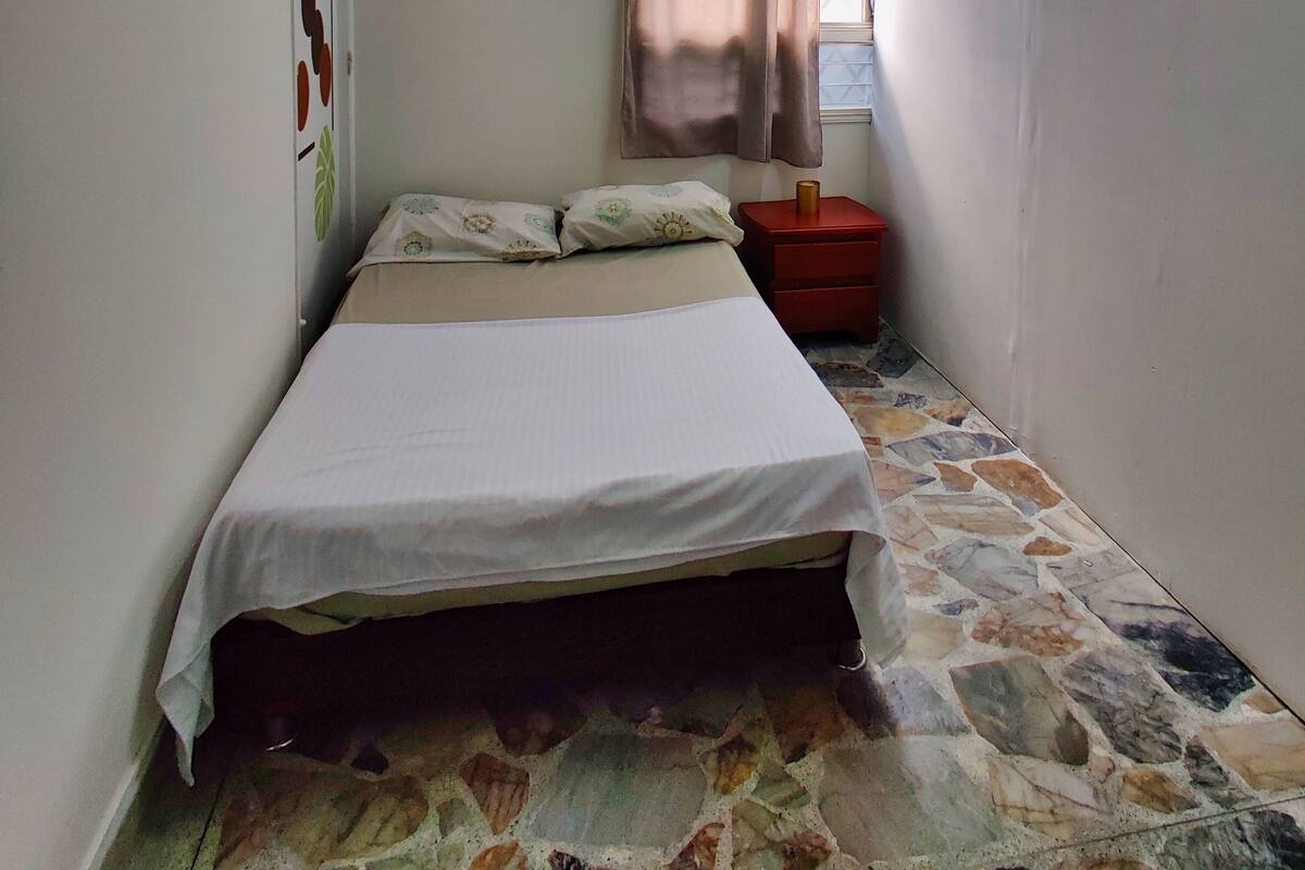 传统双人房 | 免费 WiFi、床单