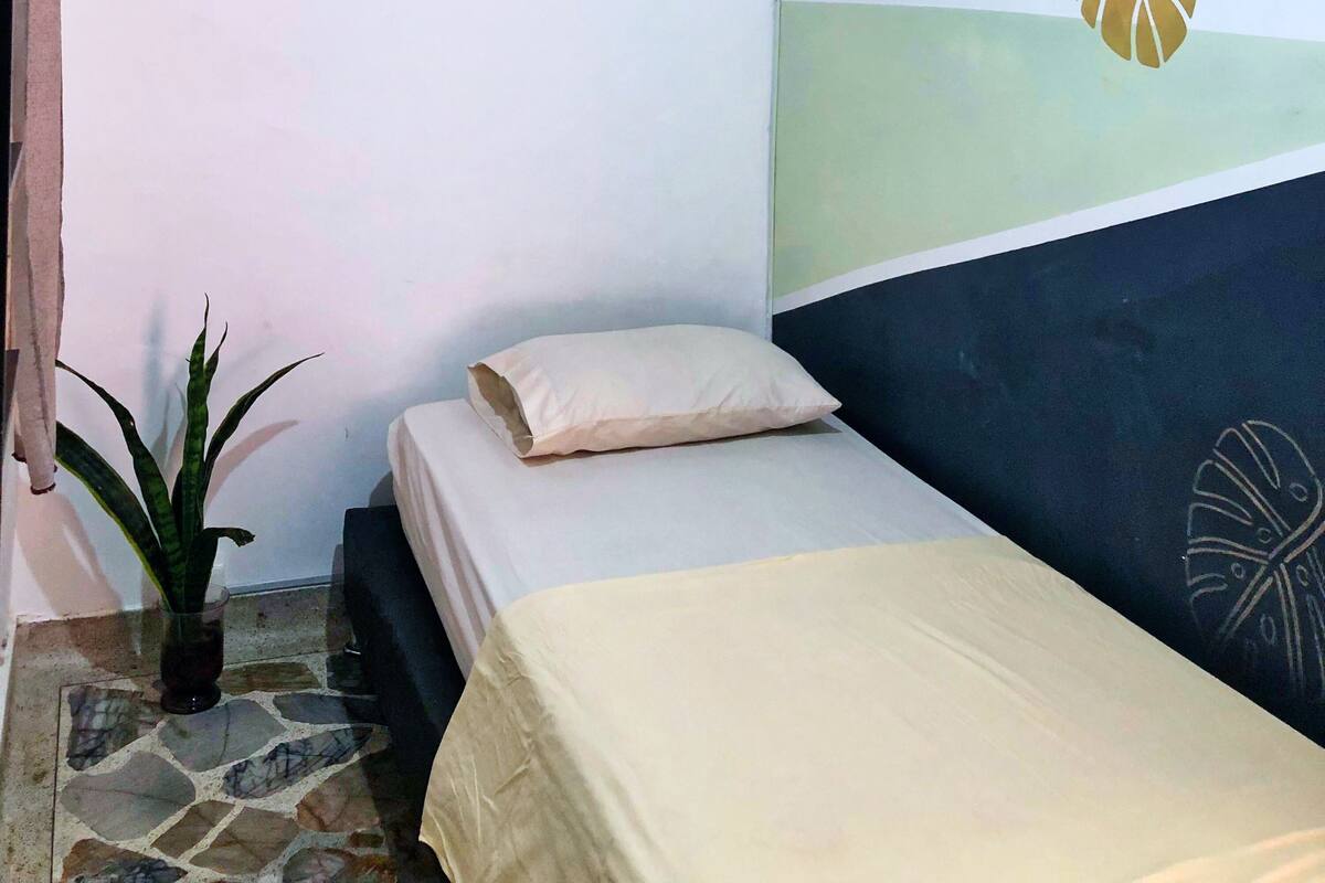 Free WiFi, bed sheets
