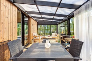 Outdoor dining - Villa Pickala - Design - Seafront - Hot tub (Siuntio)