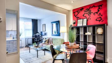 Smart TV, computer monitors