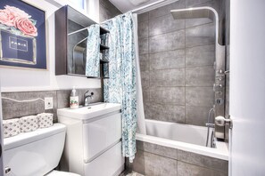 Hårføner og håndklær