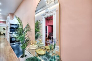 المنشأة من الداخل