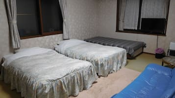 Basic Quadruple Room | Free WiFi