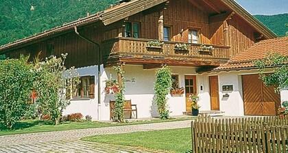 Ferienwohnung Nr. 1,35qm, Balkon, Küche, 1 Schlafzimmer, 1 Wohnzimmer, 2 Personen