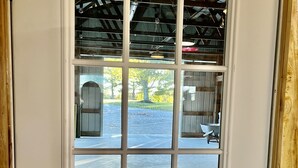 A white door with a glass panel and a metal handle. - Countryside Inn, Located 9 mi. from the Ark Encounter-Fire pit and Barn games🐮🐮 (Falmouth)
