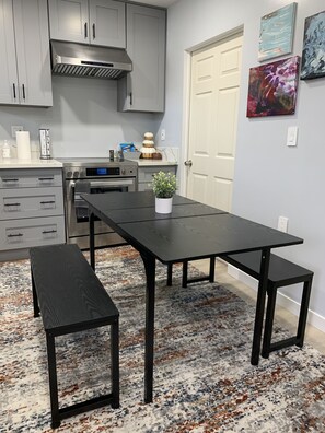 Fridge, microwave, oven, stovetop - Guesthouse with private parking < 6 miles to Disneyland (Santa Ana)