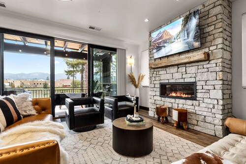 Ski & Glacier Nat Park Haven w/Spa, Sauna & Views!