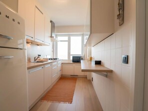 Fridge, microwave, oven, dishwasher - Escape with sea view by Interhome (Blankenberge)