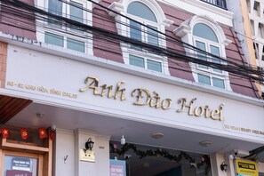 Mặt tiền nơi lưu trú