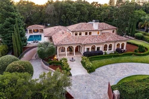 14+ million estate, 2.5 miles from Stanford