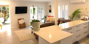 Interior - Secluded 3 bedroom hideaway, five minutes walk to Main Beach/Town Centre. (Byron Bay)