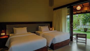 Standard Double Room | Hypo-allergenic bedding, down duvets, pillow-top beds, minibar