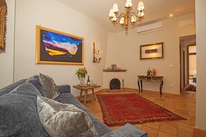 Smart TV, table football