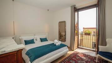 3 bedrooms, in-room safe, desk, iron/ironing board