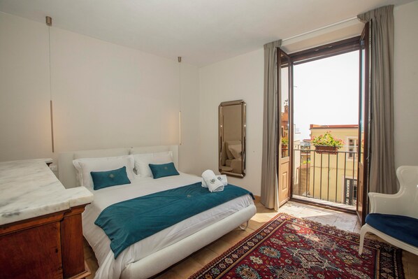 3 bedrooms, in-room safe, iron/ironing board, free WiFi