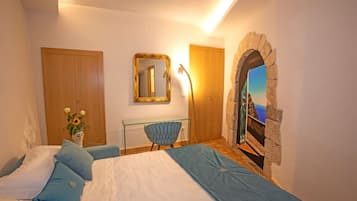 3 camere, una cassaforte in camera, una scrivania, ferro/asse da stiro