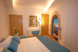 3 bedrooms, in-room safe, desk, iron/ironing board