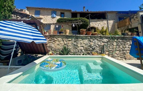 Beautiful home in Salles sous Bois