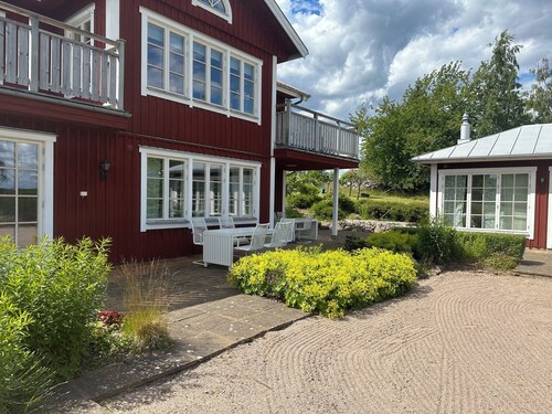 Härlig Villa i Lantlig Miljö Nära Sjön Sommen