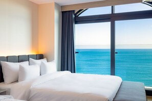 Cubrecamas, colchones con efecto memoria y escritorio 