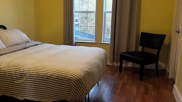3 slaapkamers, een strijkplank/strijkijzer, reisbedje, wifi