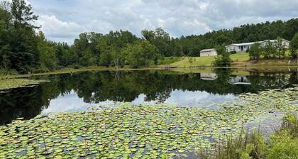 Catch and Relax! Private Family friendly house w/ 5 acre fishing pond.