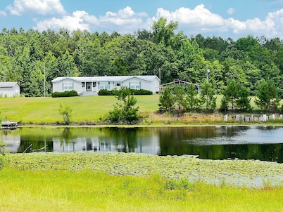 Catch and Relax! Private Family friendly house w/ 5 acre fishing pond.