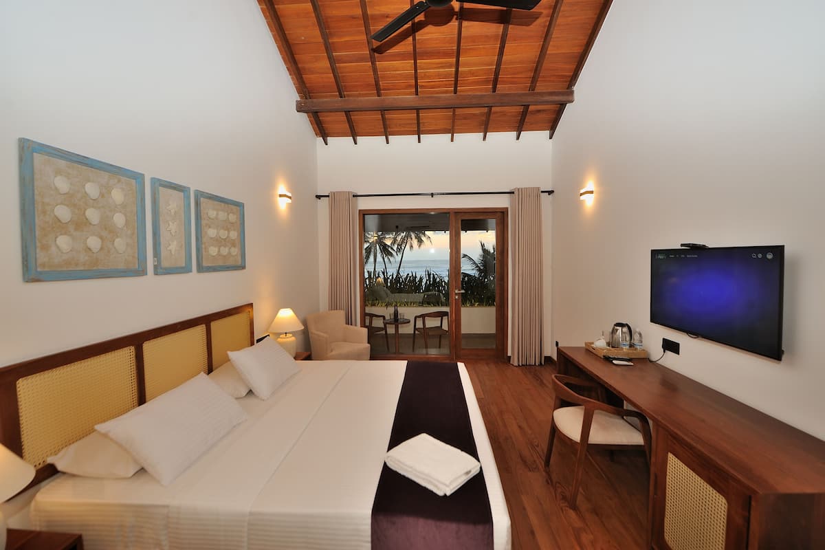 Deluxe Double Room | Bathroom | Shower, free toiletries, hair dryer, bidet