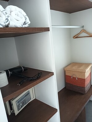 1 habitación, escritorio, wifi y ropa de cama 